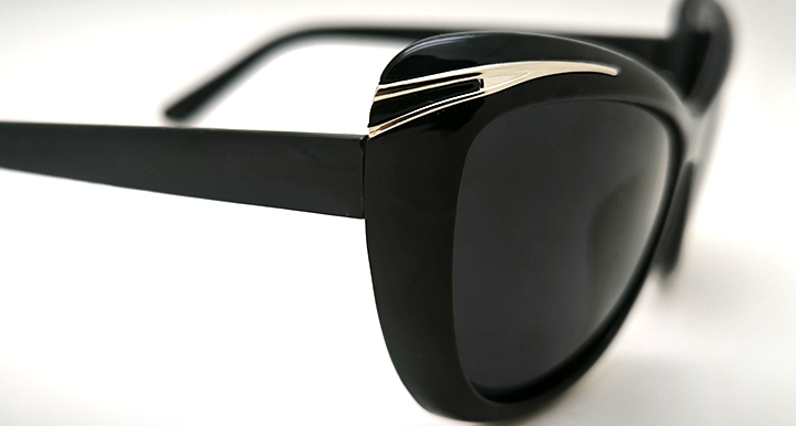 عینک آفتابی زنانه پلاریزه کارازا کد 2033 مشکی ابرودار